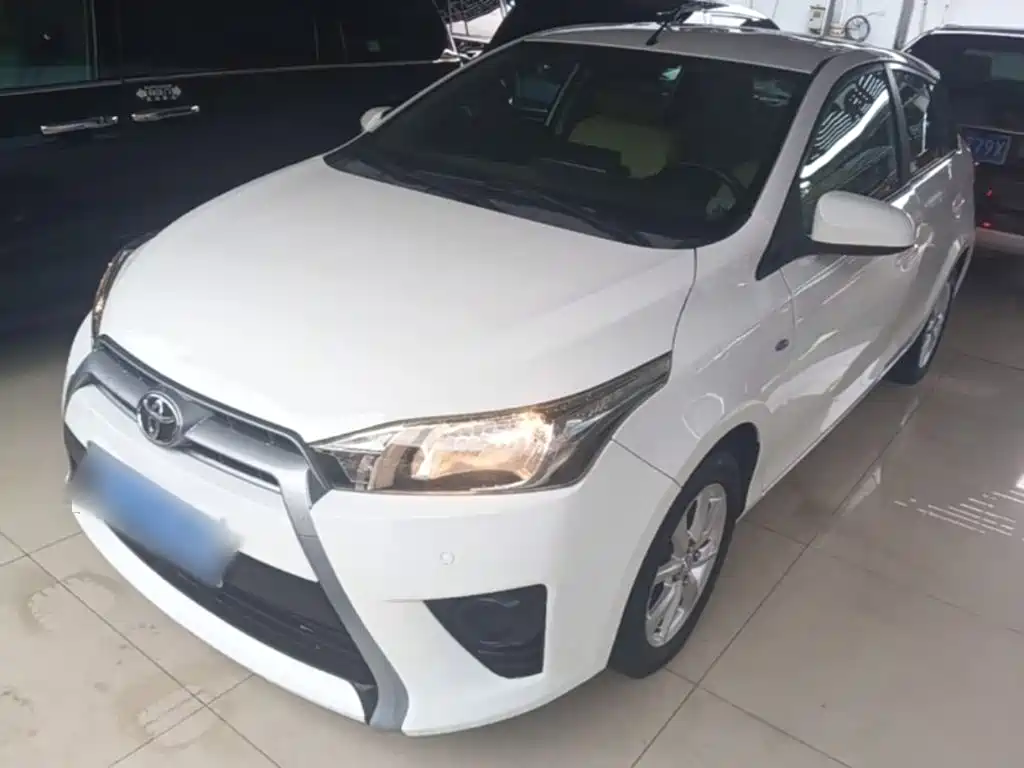 Toyota Yaris L 2015 — фото 2