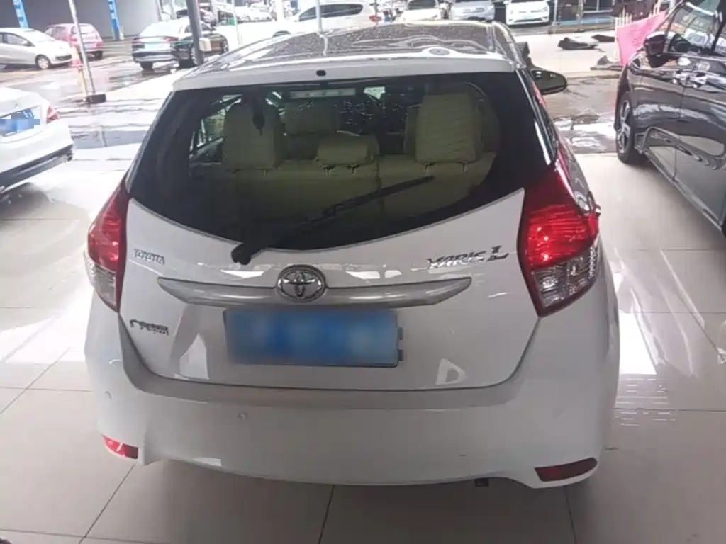 Toyota Yaris L 2015 — фото 6