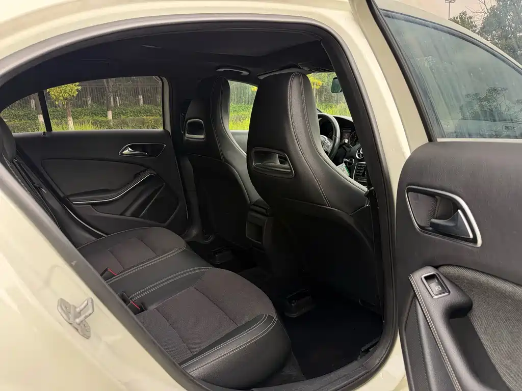Mercedes-Benz A-Class 2013 — фото 16