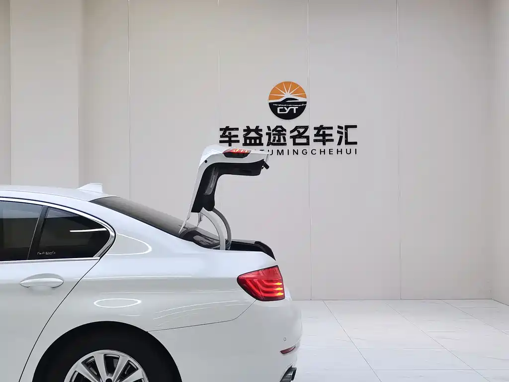 BMW 5 Series 2015 — фото 11