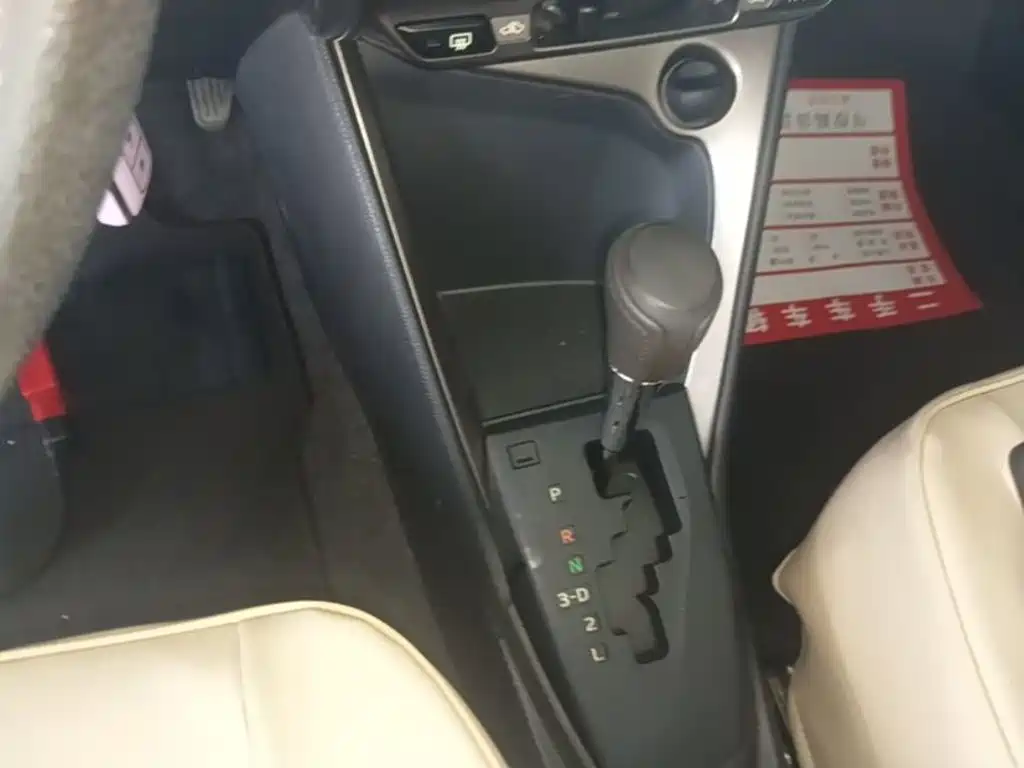 Toyota Yaris L 2015 — фото 14