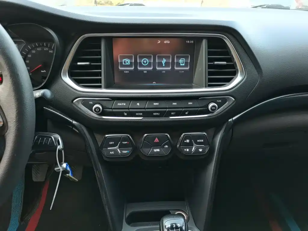 GAC Motor Trumpchi GS4 2015 — фото 13