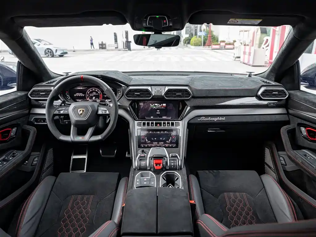 Lamborghini Urus 2023 — фото 11
