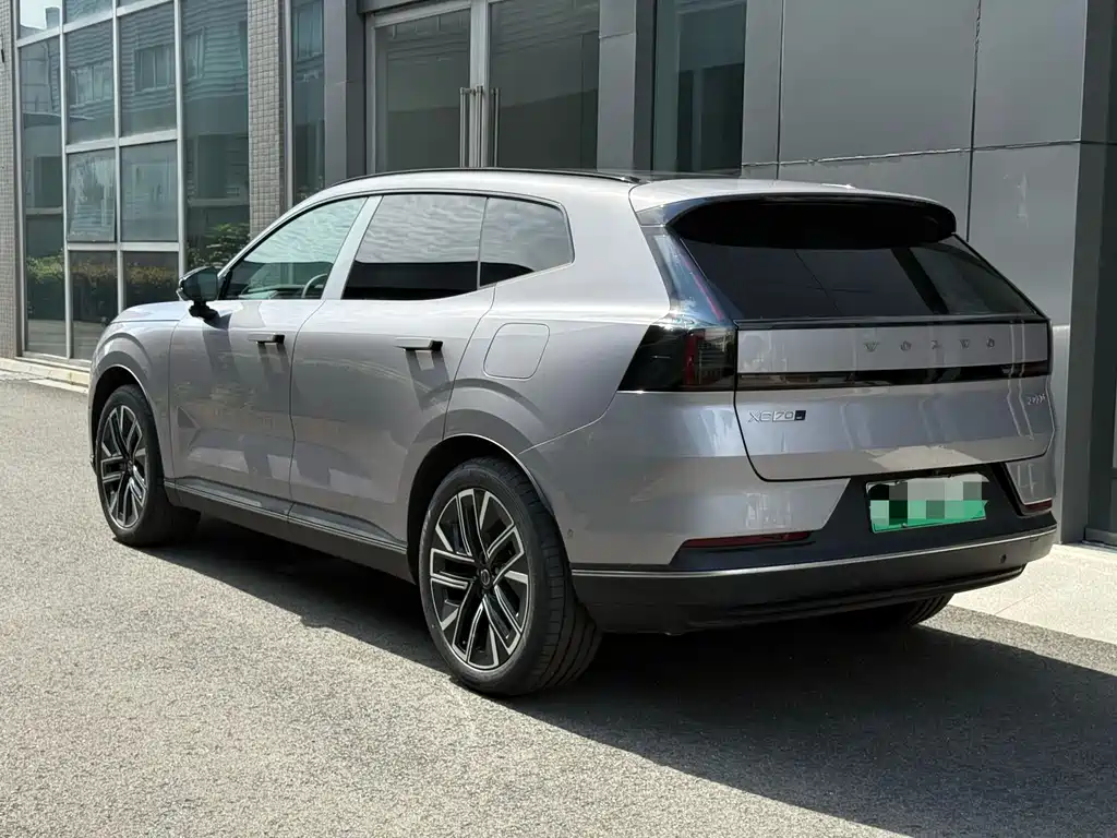 Volvo XC70 PHEV 2025