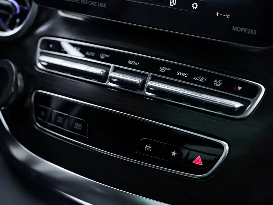 Mercedes-Benz V-Class 2024 — фото 20
