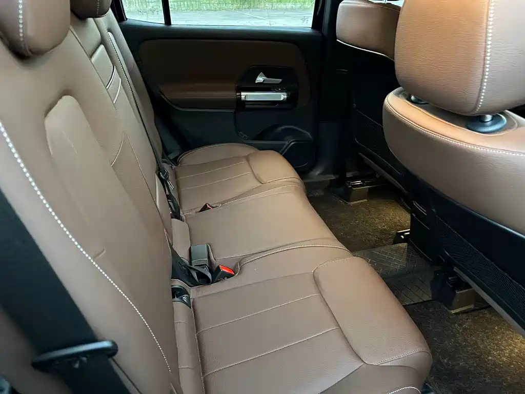 Mercedes-Benz GLB 2025