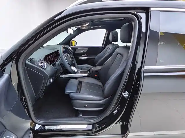 Mercedes-Benz GLB 2023