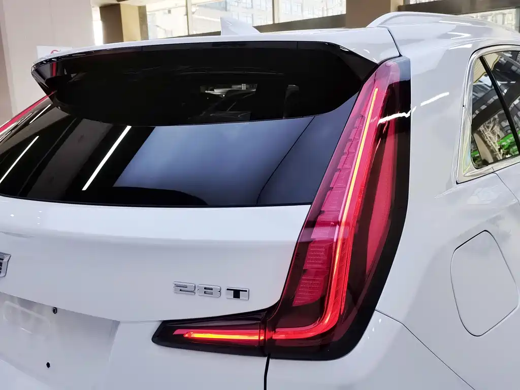 Cadillac XT4 2021 — фото 15