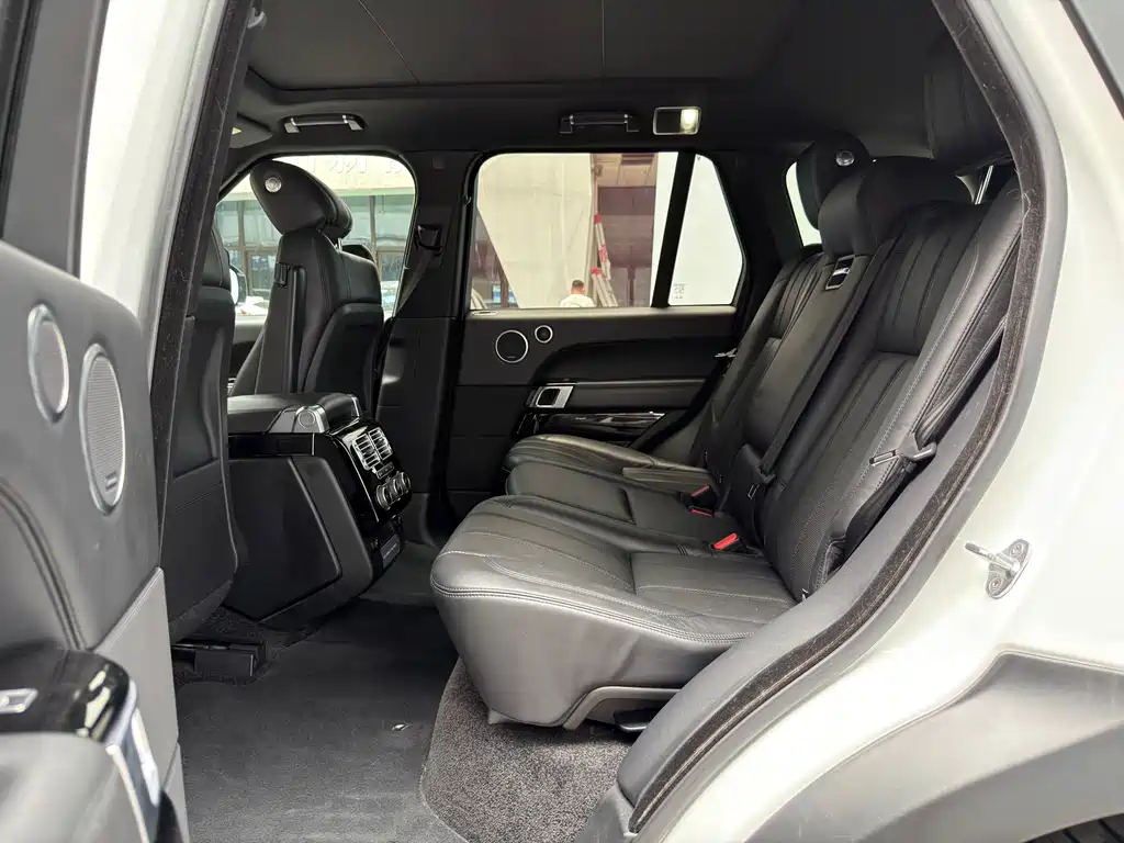Land Rover Range Rover 2018 — фото 12