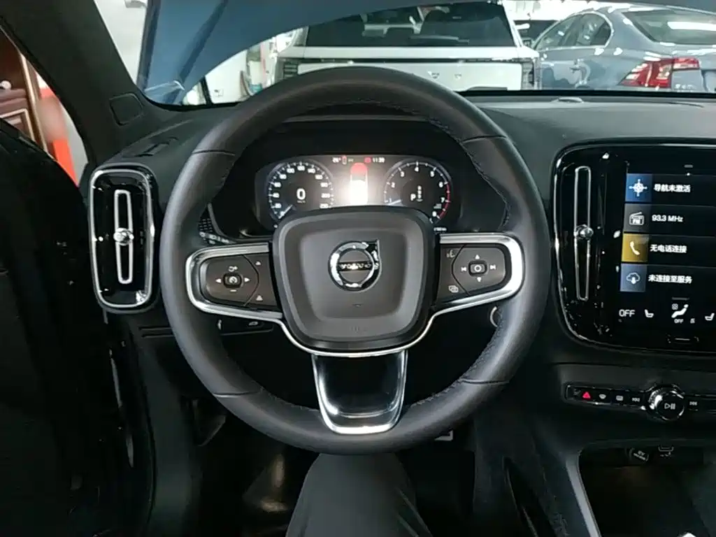 Volvo XC40 2022 — фото 11