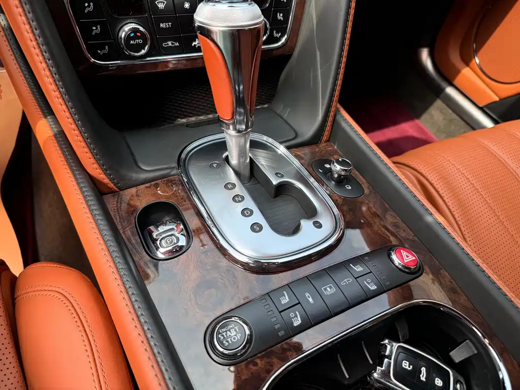 Bentley Flying Spur 2015 — фото 20