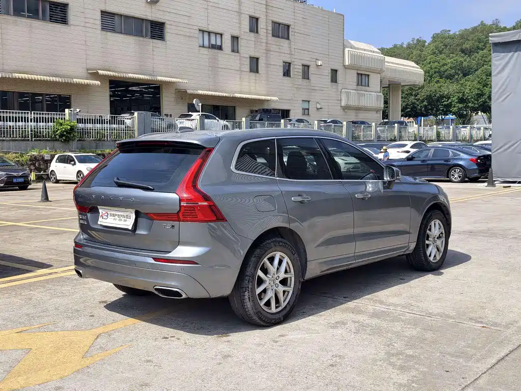 Volvo XC60 2018 — фото 4
