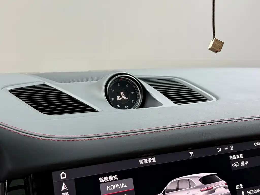 Porsche Cayenne 2019 — фото 12