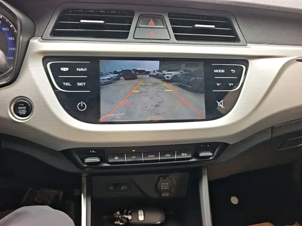 Geely Vision X3 2020 — фото 13