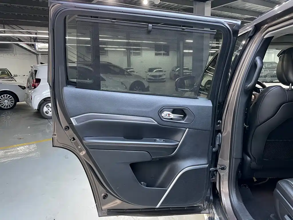 Jeep Grand Commander 2018 — фото 10