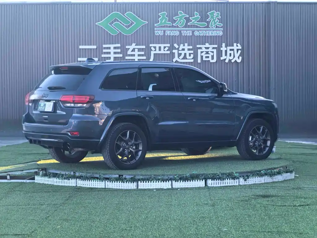 Jeep Grand Cherokee 2021 — фото 19