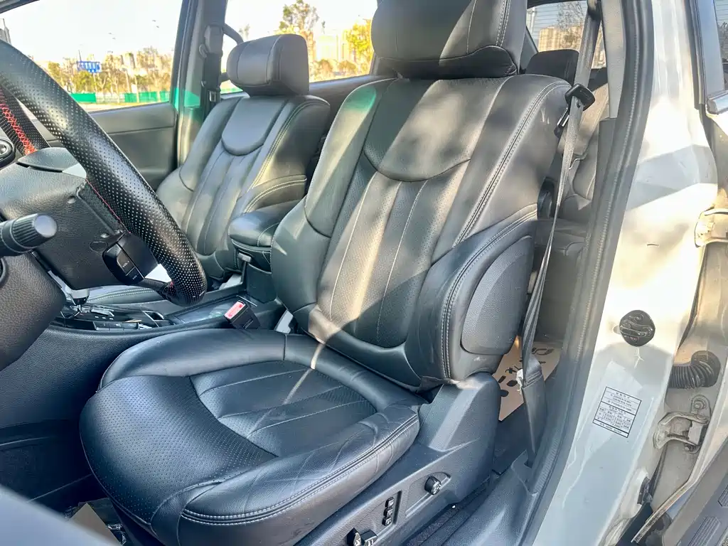 Luxgen Big 7 SUV 2017 — фото 21