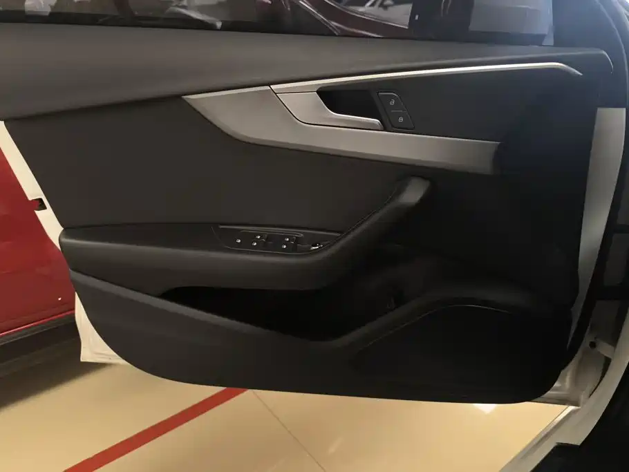 Audi A4L 2020