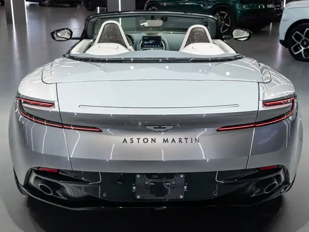 Aston Martin DB11 2023 — фото 4