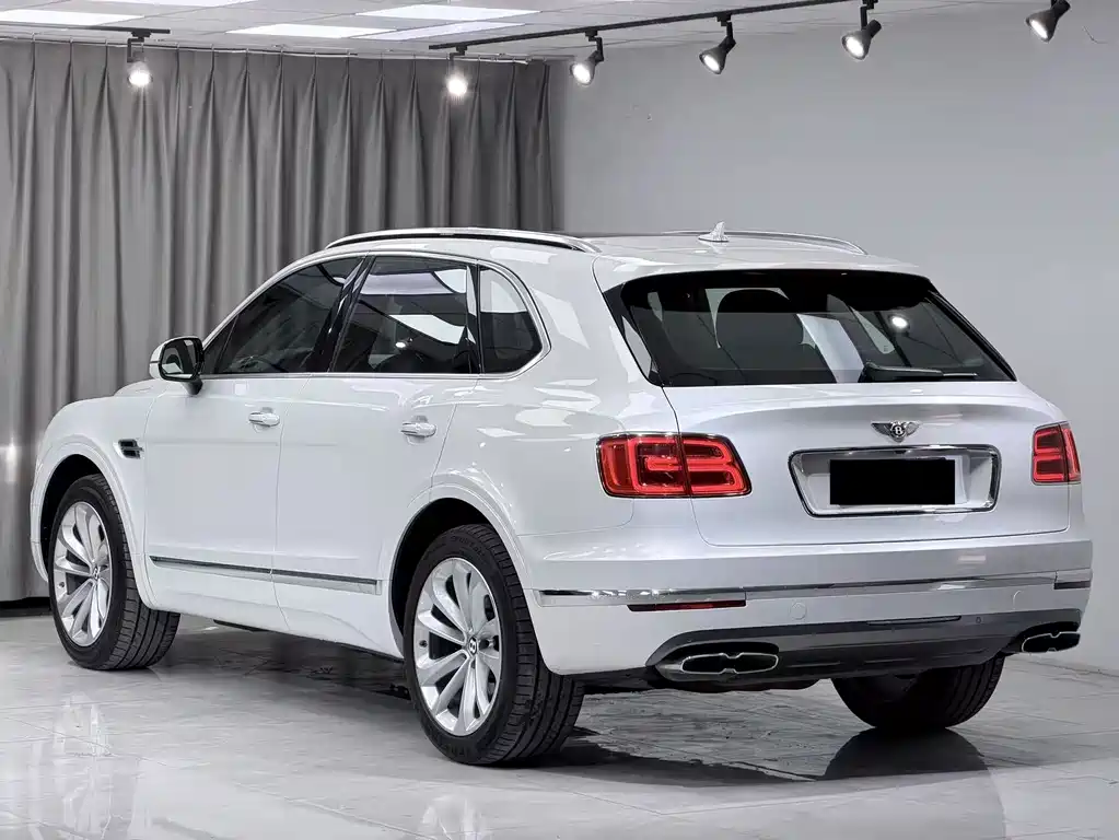 Bentley Bentayga 2020 — фото 11