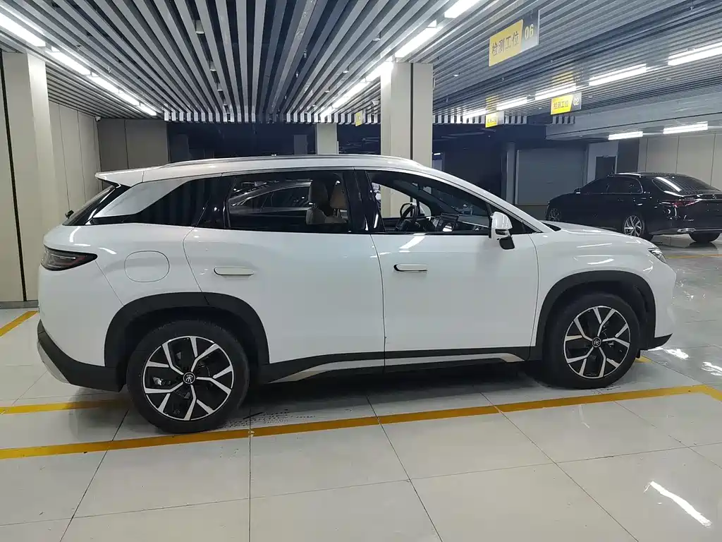 BYD L DM-i 2024 — фото 5
