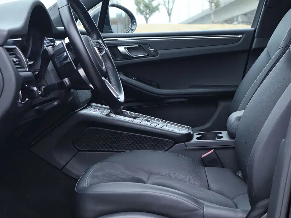 Porsche Macan 2016 — фото 17