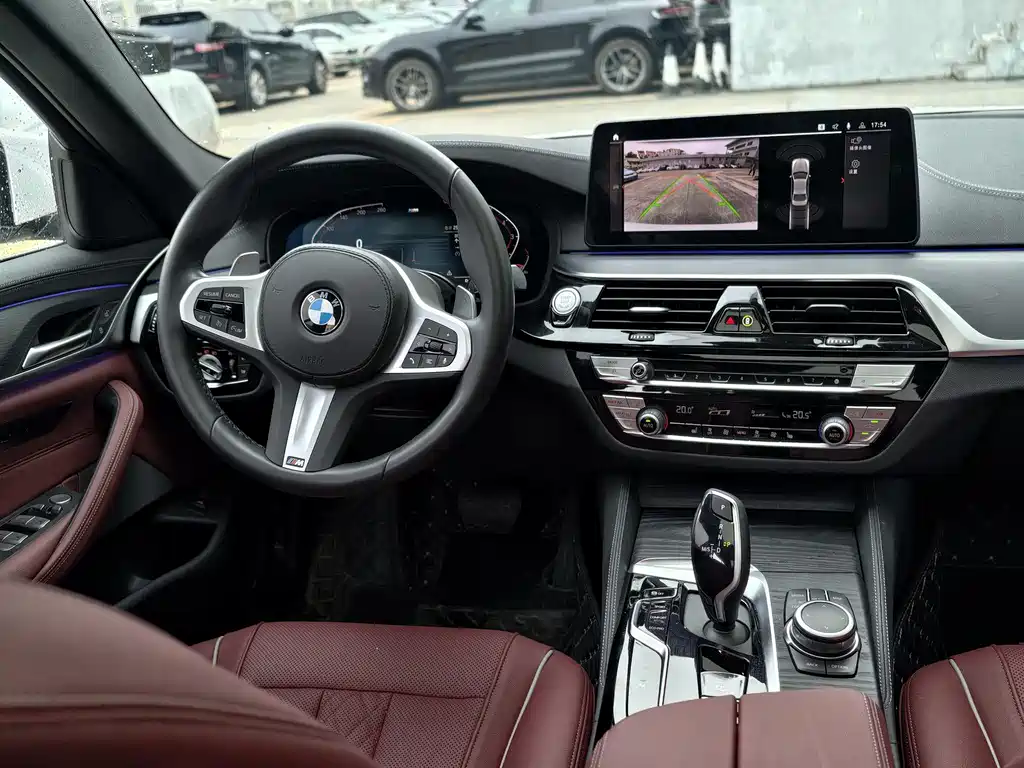 BMW 5 Series 2022 — фото 11