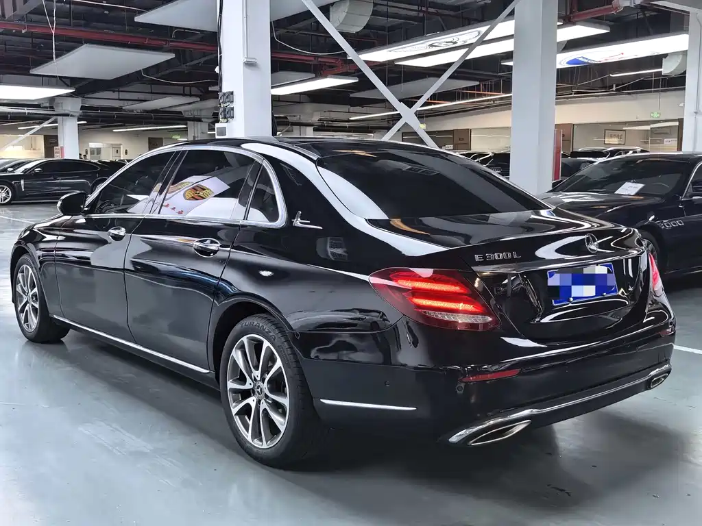 Mercedes-Benz E-Class 2017 — фото 15