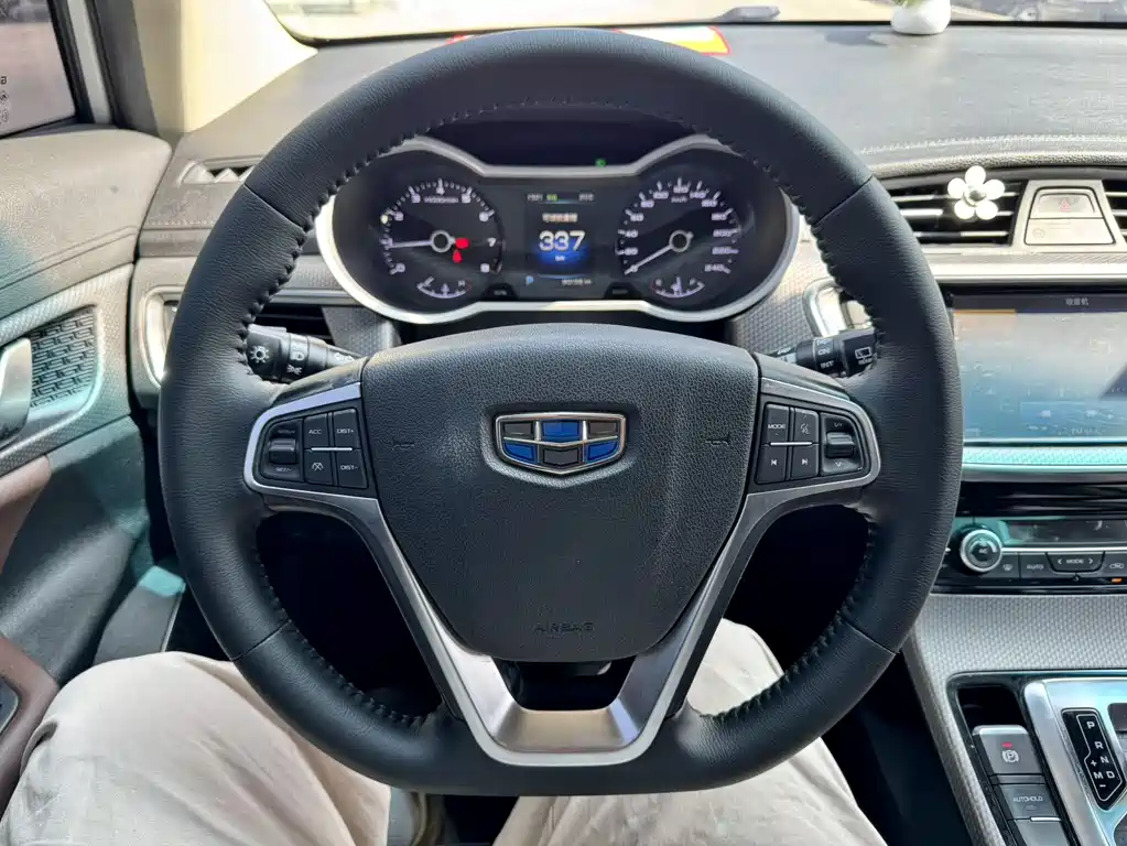 Geely Emgrand GS 2017 — фото 16