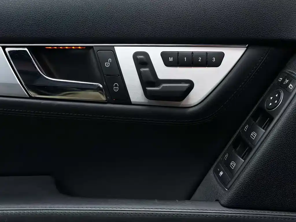 Mercedes-Benz C-Class AMG 2011 — фото 12