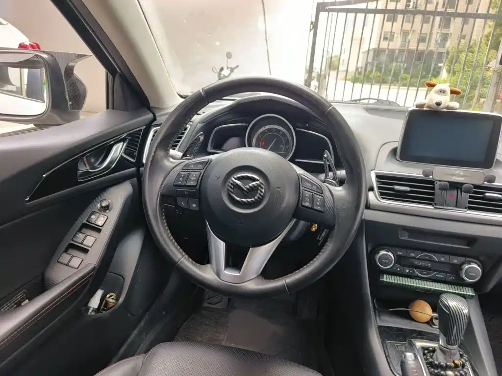 Mazda 3 Angkesela 2015