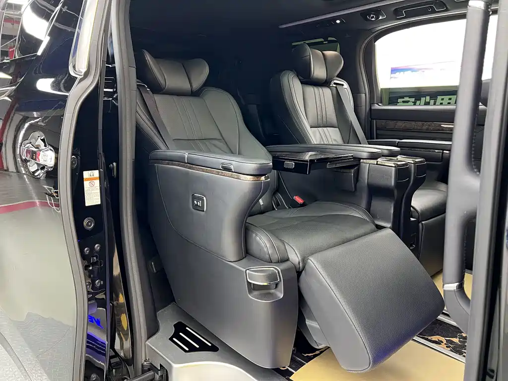 Toyota Vellfire 2020 — фото 27