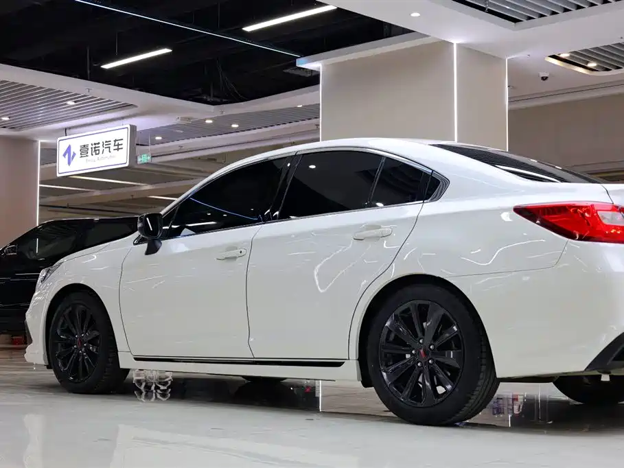 Subaru Legacy 2021 — фото 12