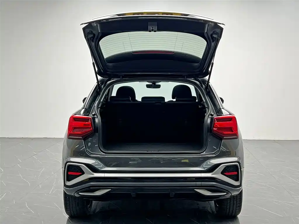 Audi Q2L 2023 — фото 11