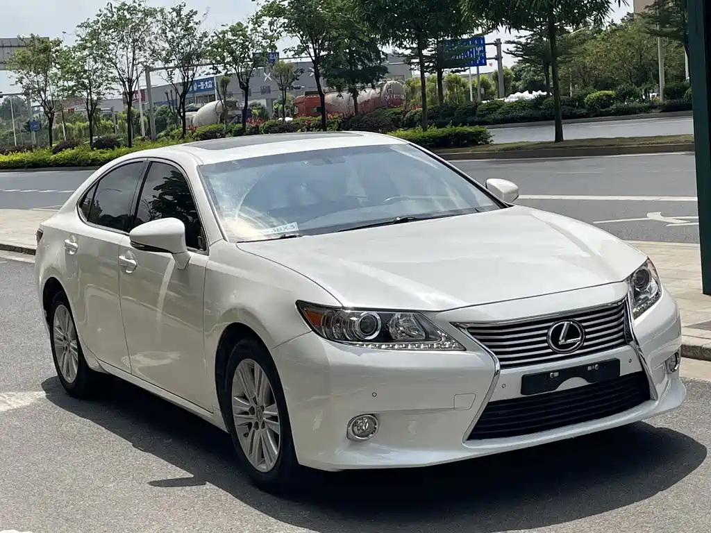 Lexus ES 2013 — фото 3