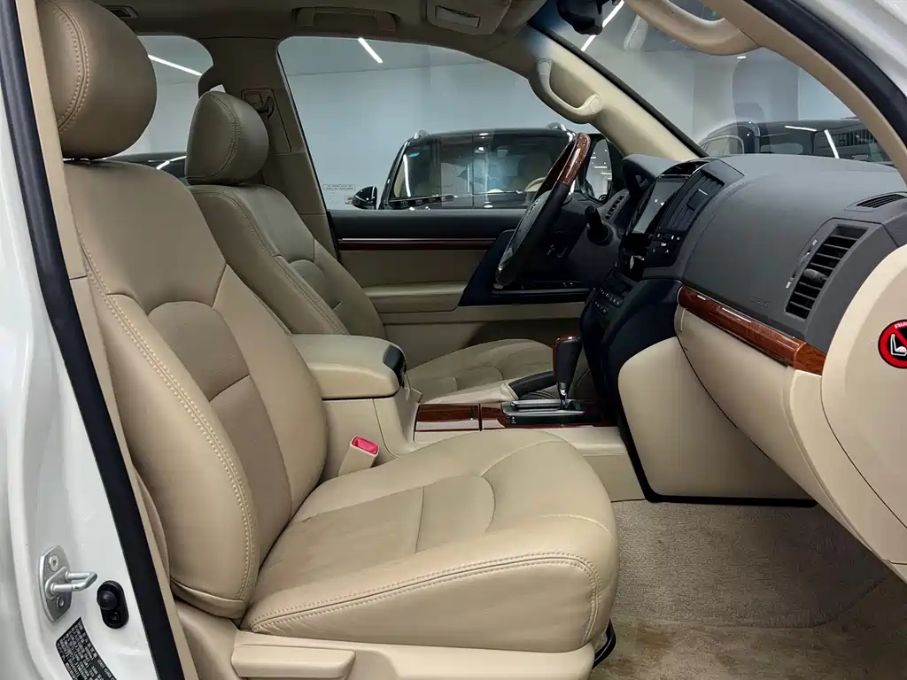 Toyota Land Cruiser 2015 — фото 16
