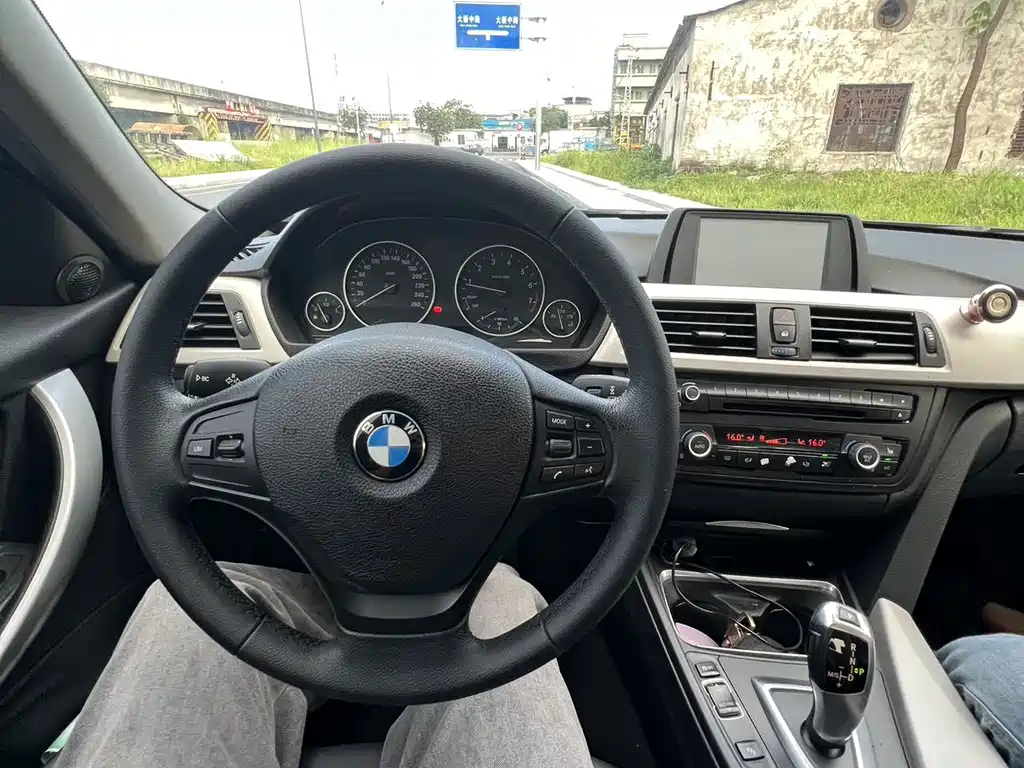 BMW 3 Series 2015 — фото 9