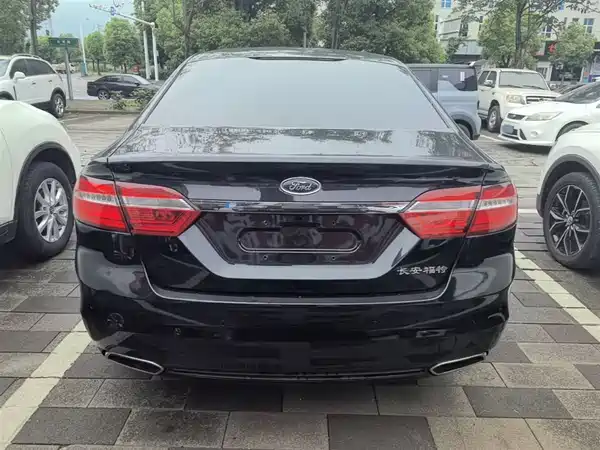 Ford Taurus 2016