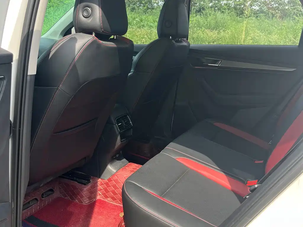 Skoda Korok 2023 — фото 10