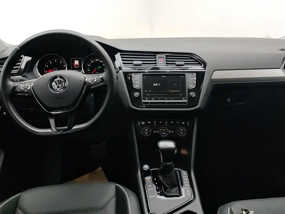 Volkswagen Tiguan L 2017 — фото 12