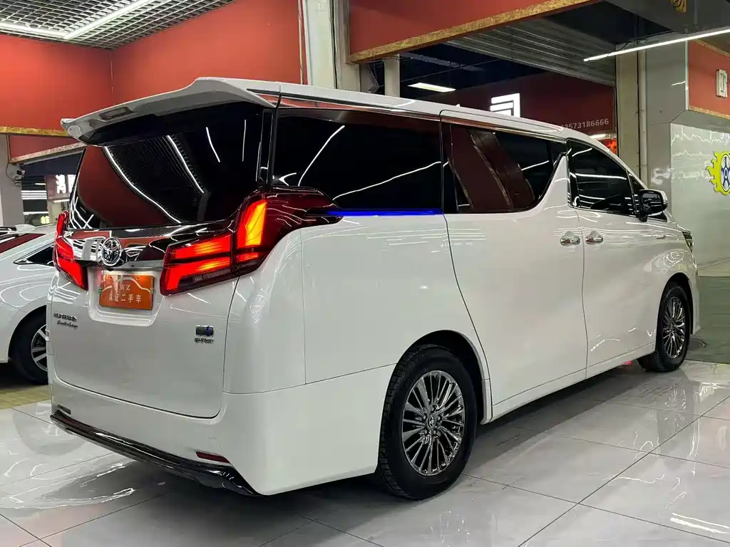 Toyota Alphard 2020 — фото 9