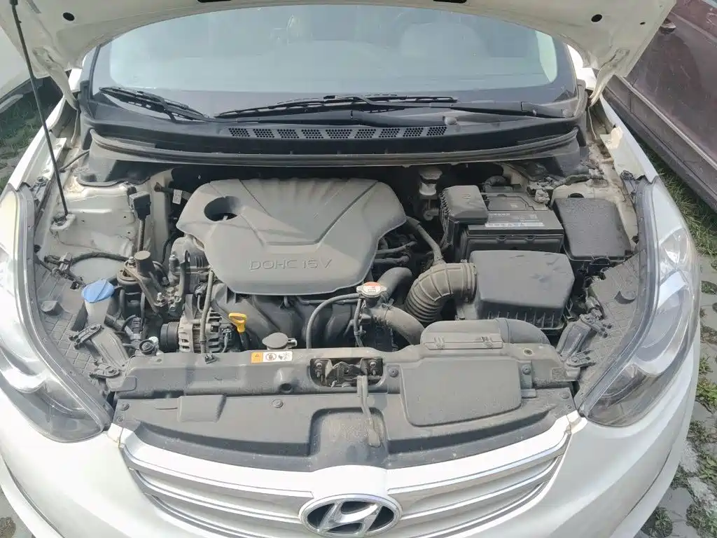 Hyundai Elantra 2014 — фото 16