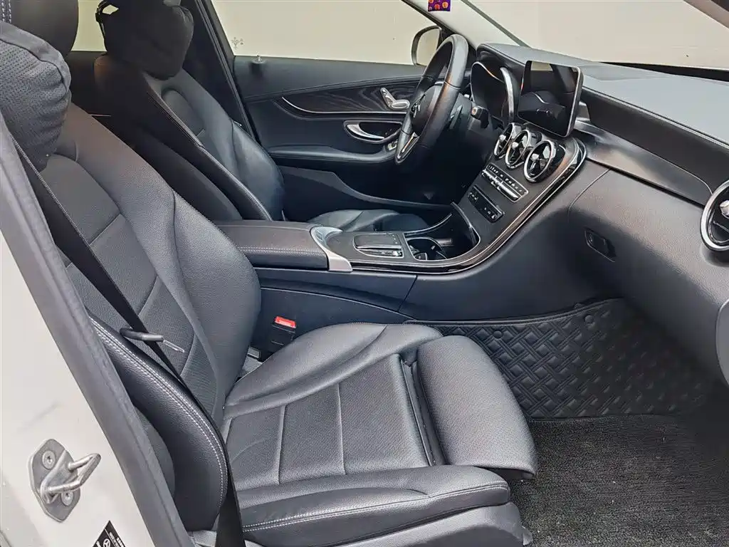 Mercedes-Benz C-Class 2019 — фото 17