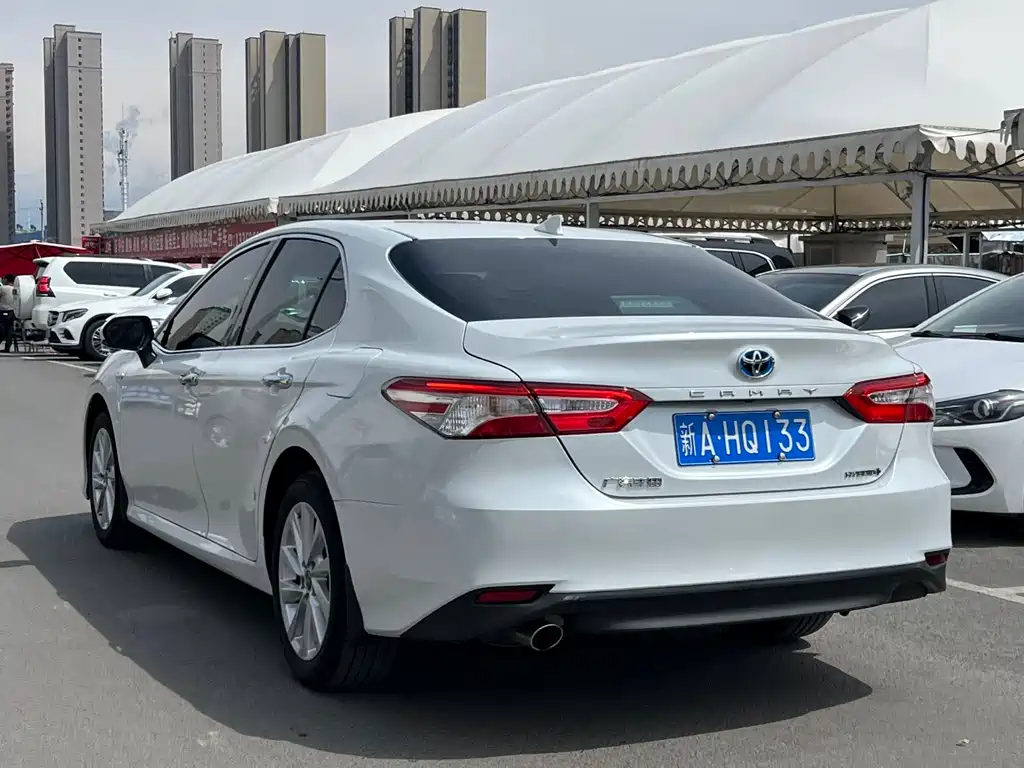 Toyota Camry 2022 — фото 6