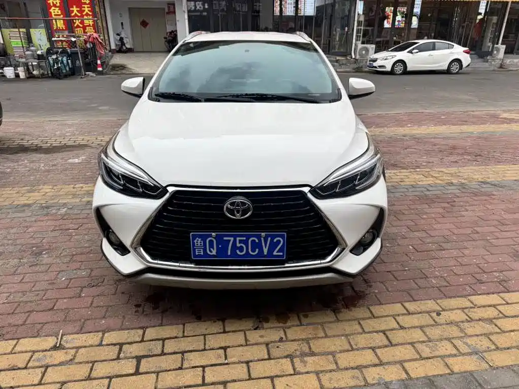 Toyota Yaris L 2022 — фото 2