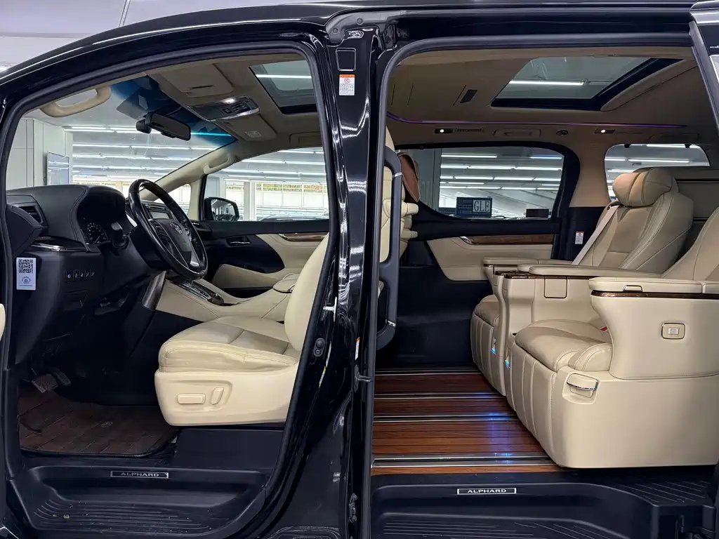 Toyota Alphard 2017 — фото 8