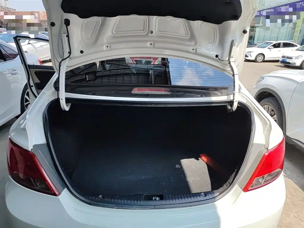 Hyundai Verna 2016 — фото 19