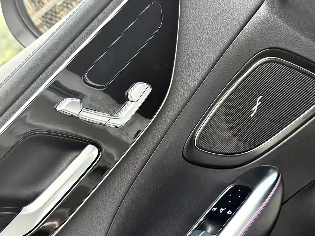 Mercedes-Benz C-Class 2024 — фото 12
