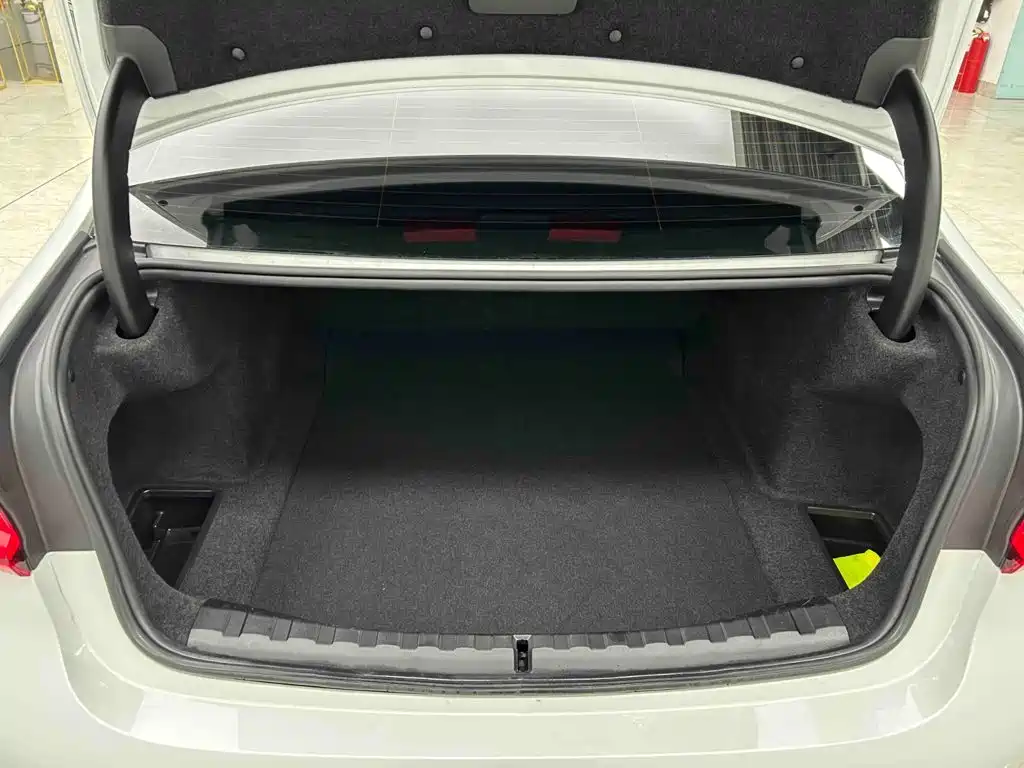 BMW 3 Series 2023 — фото 16
