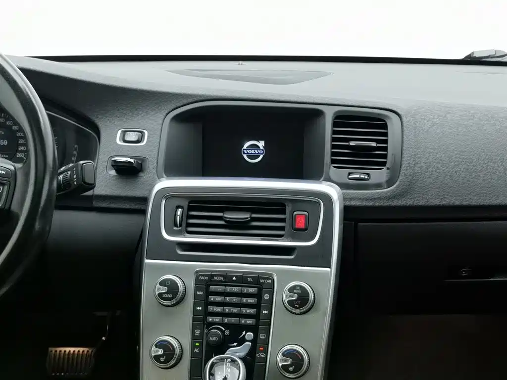 Volvo S60 2015 — фото 12